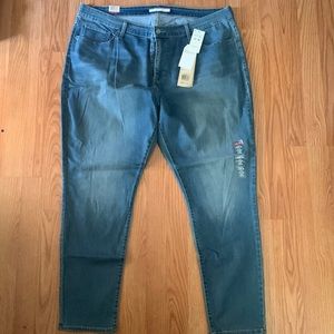 NEW! Levi’s plus size jeans 24W